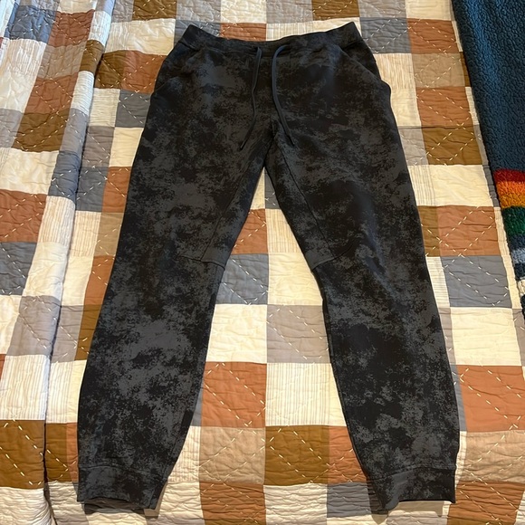 lululemon athletica Other - Mens lululemon joggers gray camo sweatpants medium